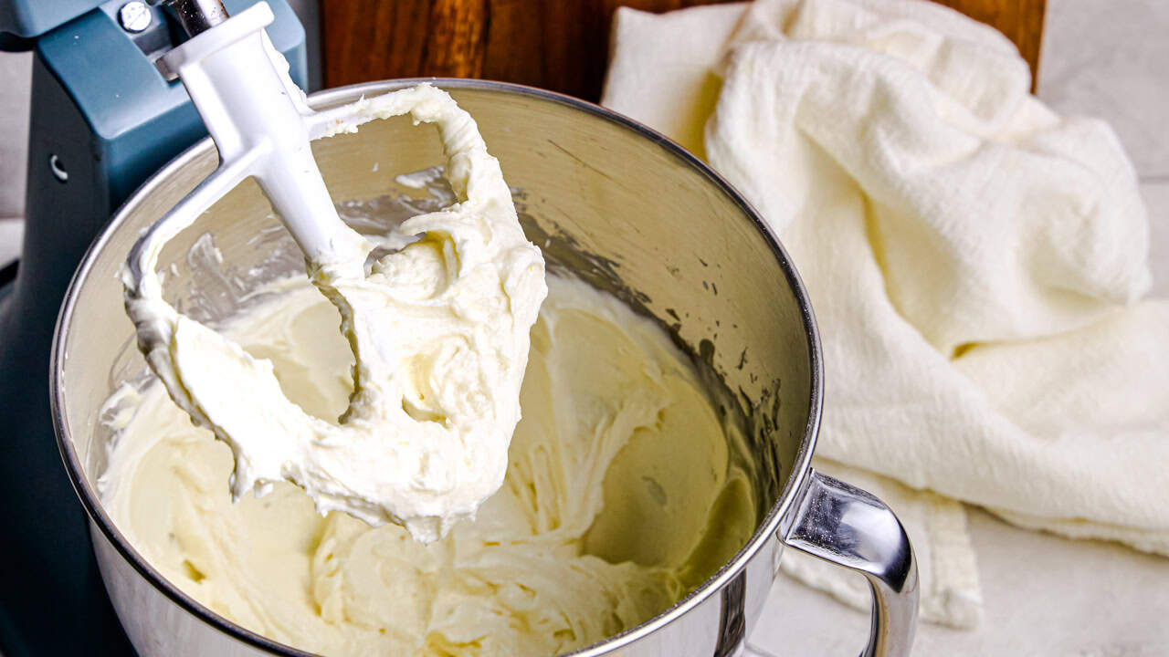 Mastering Cream Cheese Frosting: Smooth, Tangy & Perfect Every Time